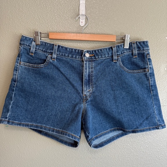 Levi's Classic 90s Mom High Rise High Waist Blue Jean Denim Shorts Red Tab JR 15 - Picture 2 of 3
